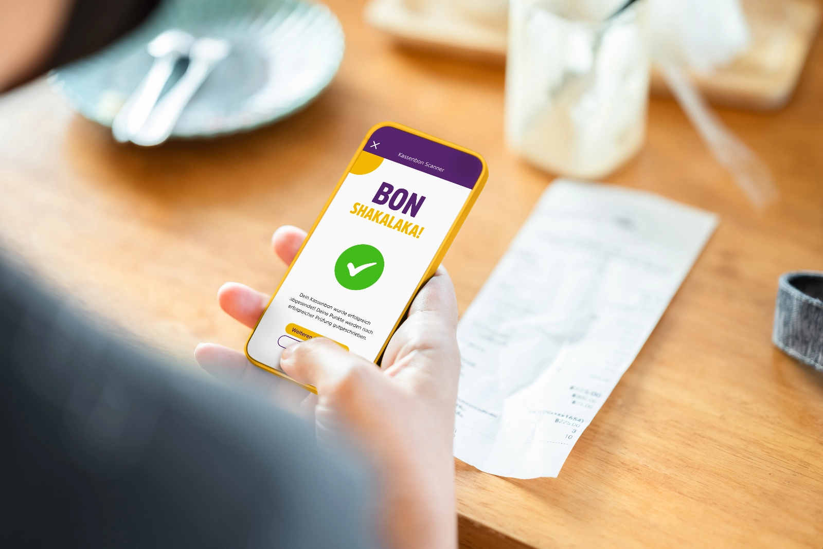 Mobile Bezahlbestätigung, digitaler Bon, modernes Einkaufserlebnis.